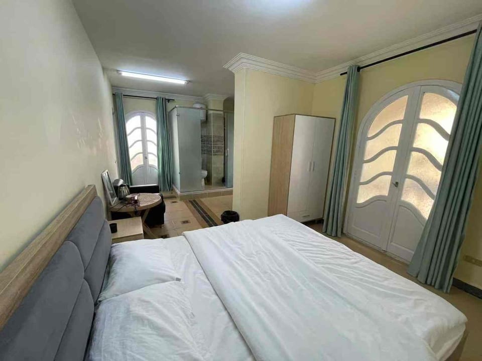 Bed, Photo of the whole room, wardrobe