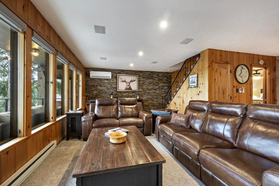 TV and multimedia, Living room, Seating area
