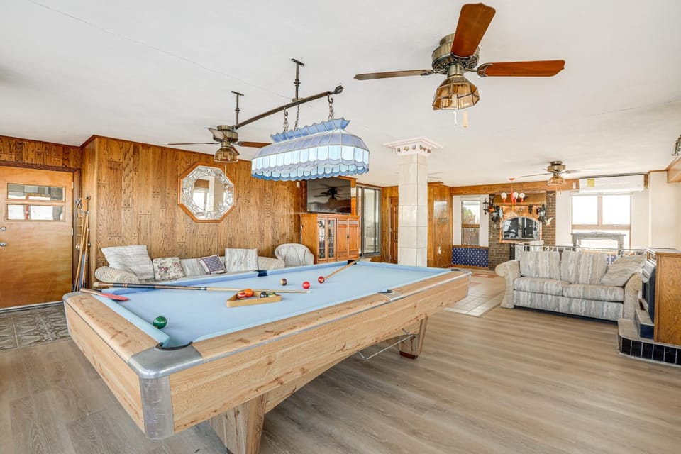 Beachfront Home ~ 7 Mi to Cape May! House in Lower Township