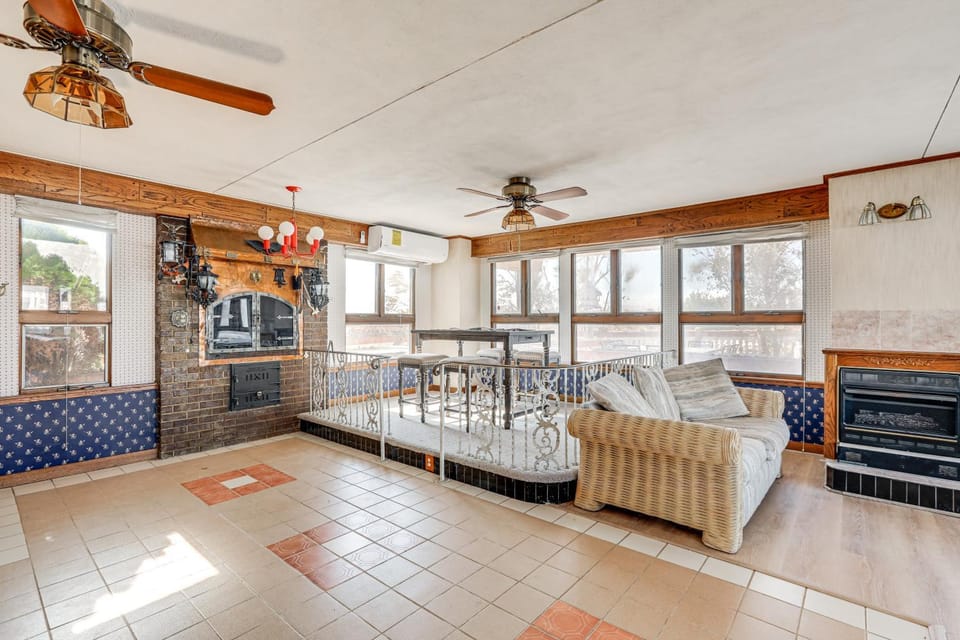 Beachfront Home ~ 7 Mi to Cape May! House in Lower Township