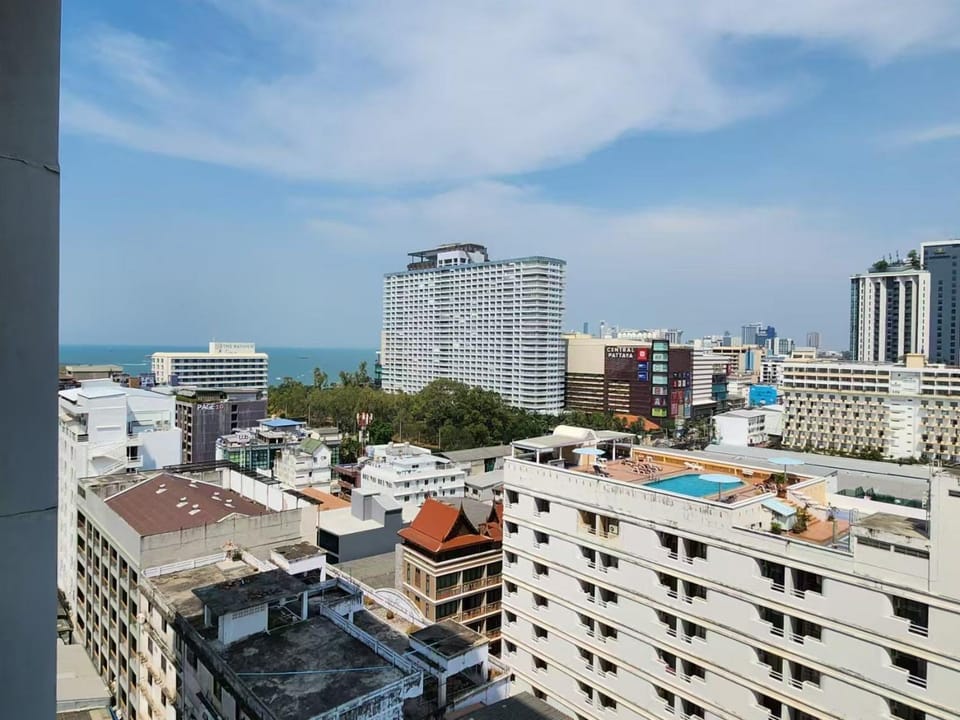 The base海景网红无边泳池高速网络 繁华位置 Apartment in Pattaya City