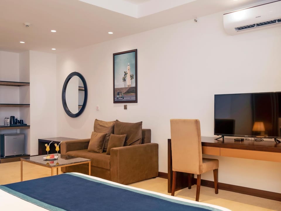 TV and multimedia, Living room, Seating area, air conditioner