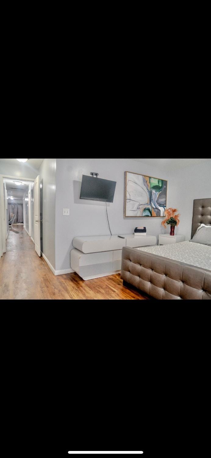 Stylish Urban Getaway 3BR 2BA Patio Oasis Near NYC, EWR & American Dream Mall Apartment in Newark