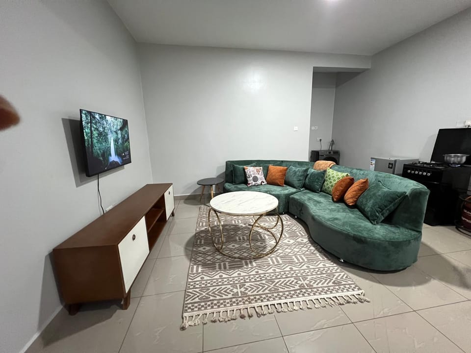 Communal lounge/ TV room, TV and multimedia, Living room, Seating area, Evening entertainment