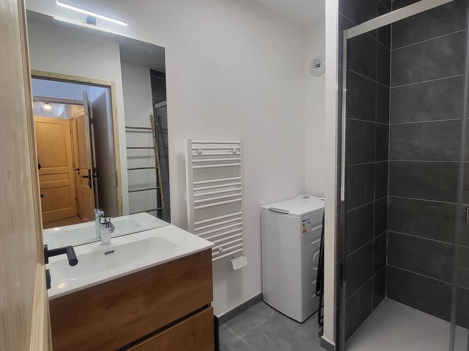 Appartement neuf 3 pièces, vue piste, parking couvert - FR-1-291-1026 Apartment in Les Avanchers-Valmorel