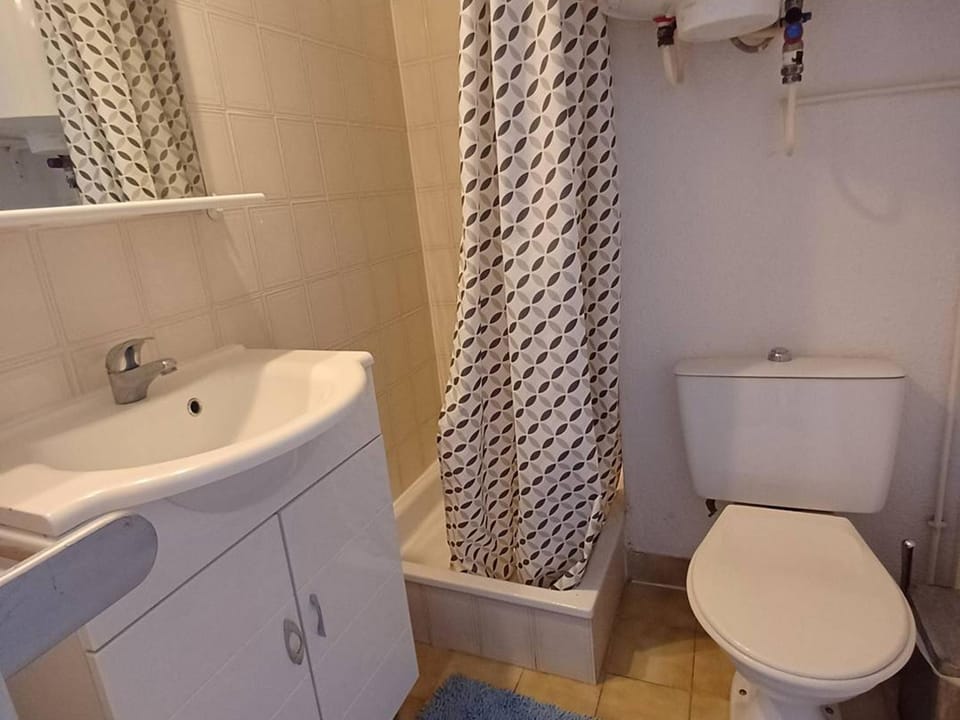 Charmant studio à Balaruc-les-Bains avec parking inclus - FR-1-571-68 Apartment in Balaruc-les-Bains