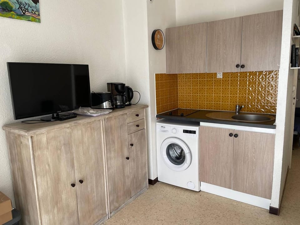 F1 Confortable avec Loggia à Balaruc-les-Bains - FR-1-680-44 Apartment in Balaruc-les-Bains