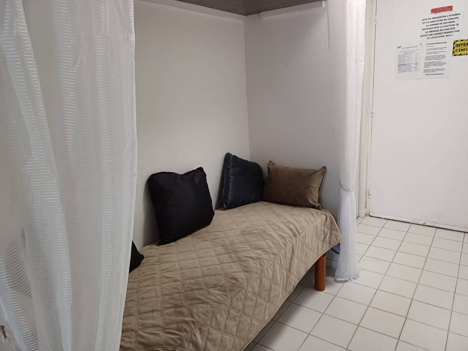 Appartement T2 avec Parking proche centre - FR-1-571-69 Apartment in Balaruc-les-Bains