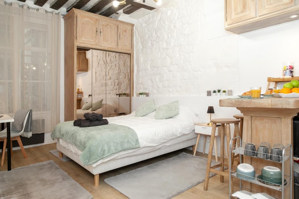 Bed, Photo of the whole room