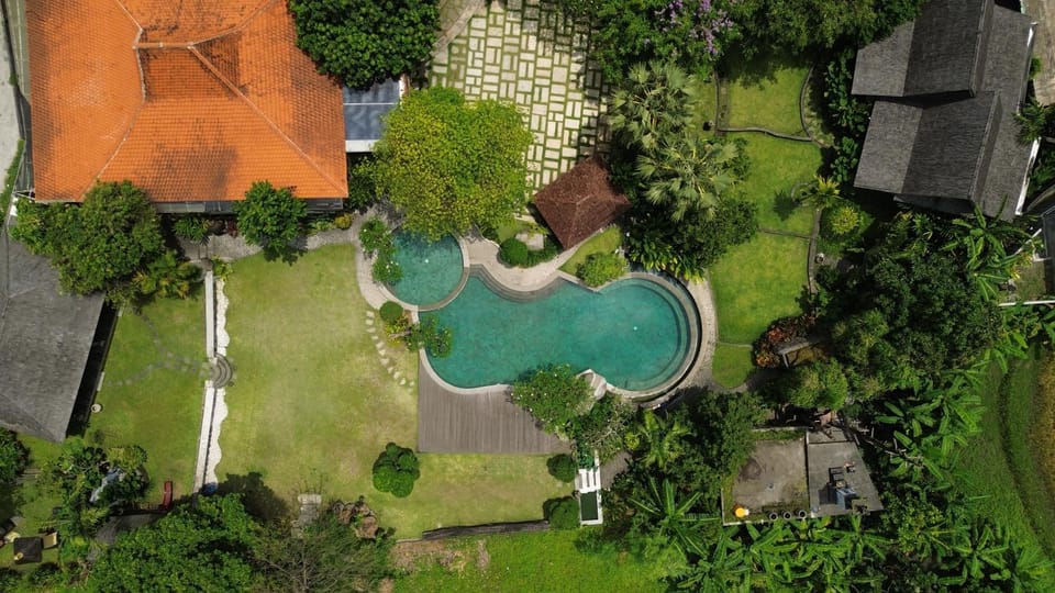 Restaurant/places to eat, Swimming pool