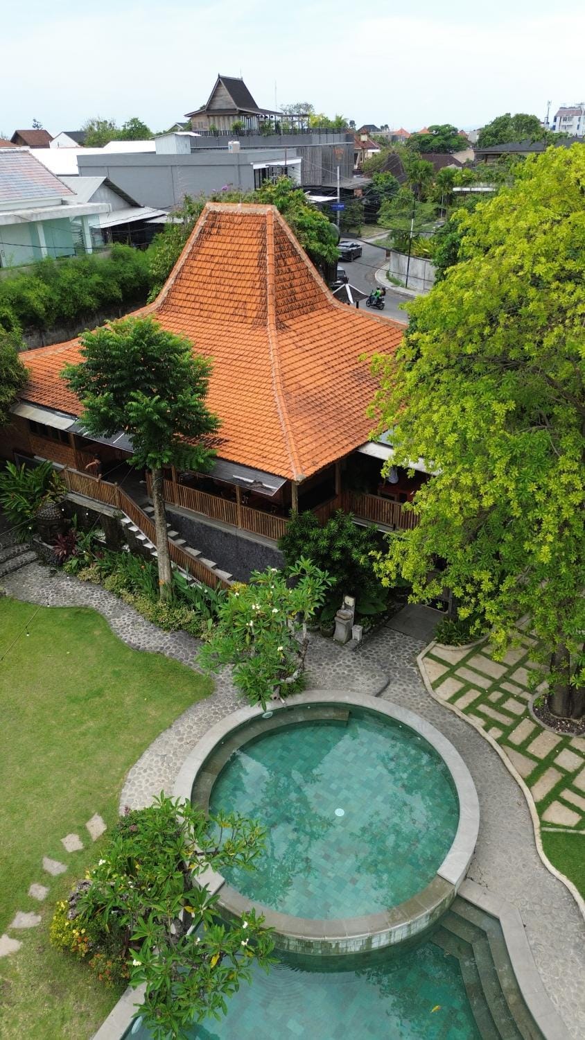 Property building, Garden, Pool view, Swimming pool