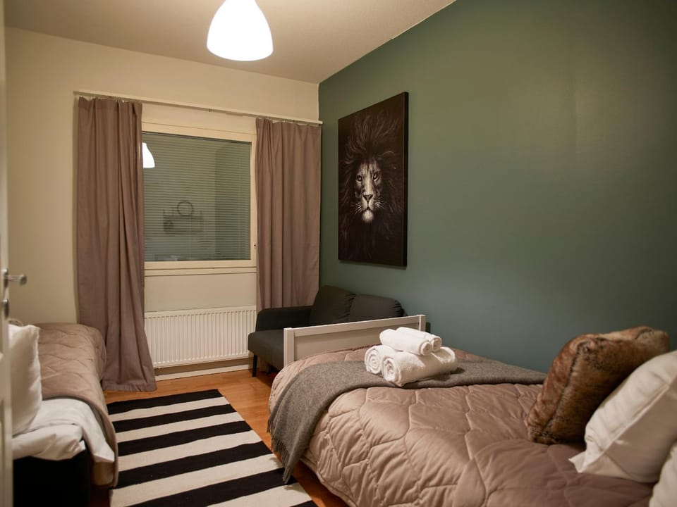 Bed, Photo of the whole room, Bedroom, towels