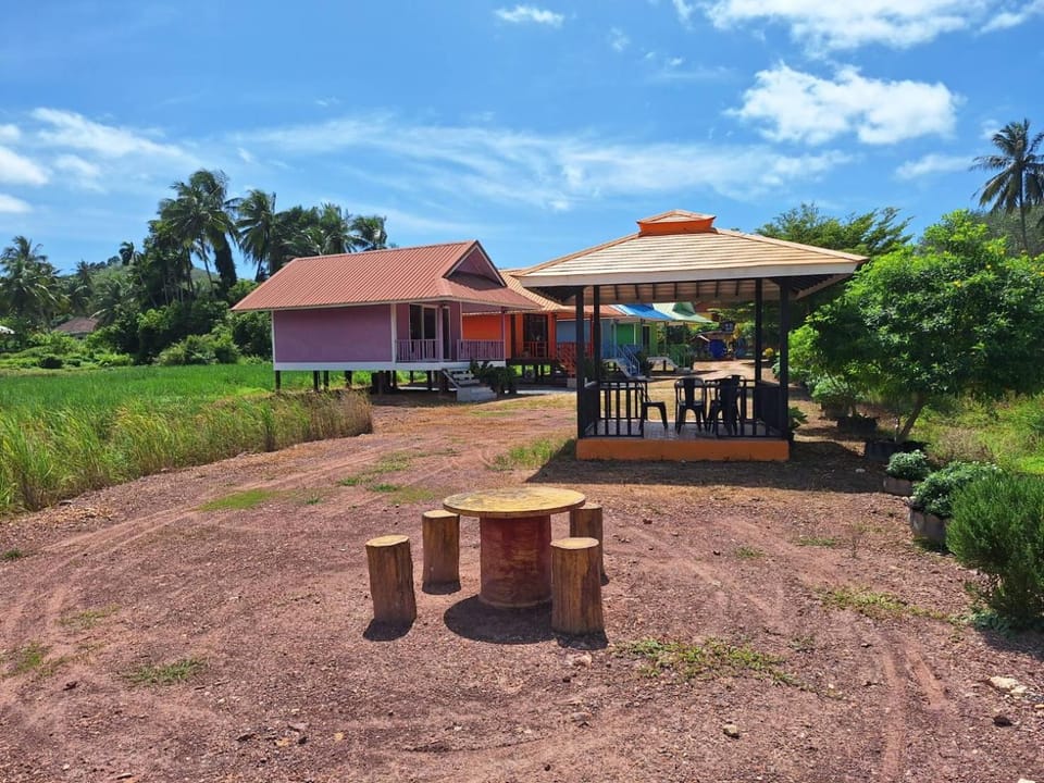 ทุ่งนา รีสอร์ท Rice Field Resort Hotel in Krabi Changwat