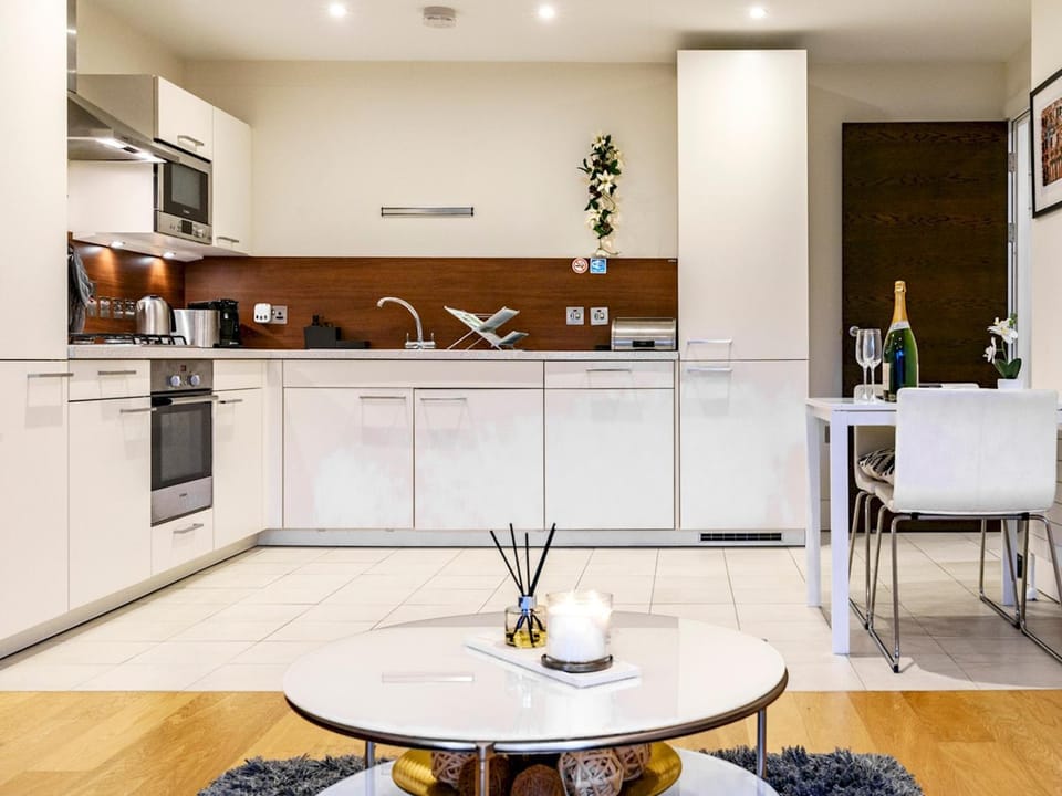 Kitchen or kitchenette, Other, Dining area, oven, stove
