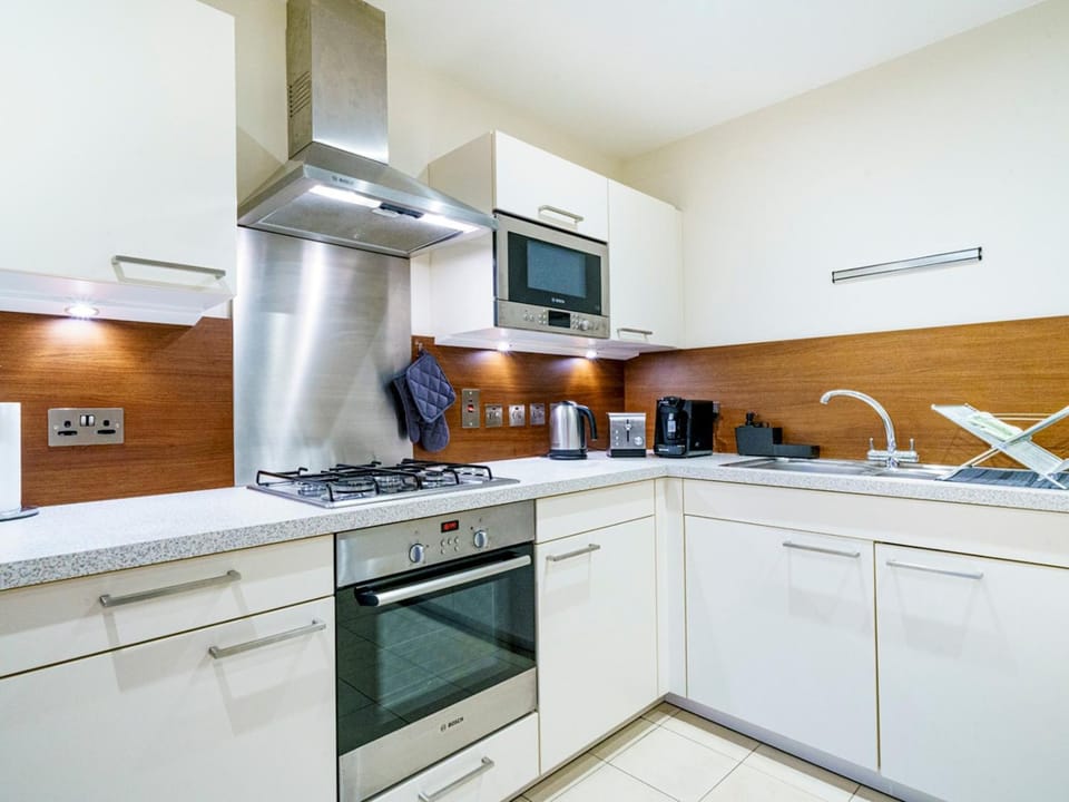 Kitchen or kitchenette, Other, stove