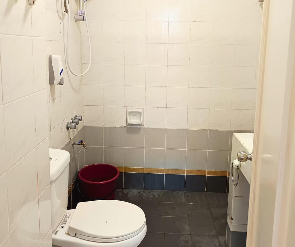 Toilet, bidet