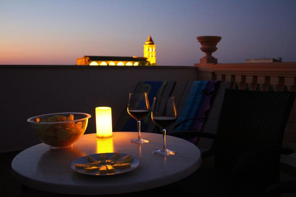 Balcony/Terrace, Food and drinks, City view, Alcoholic drinks, Sunset
