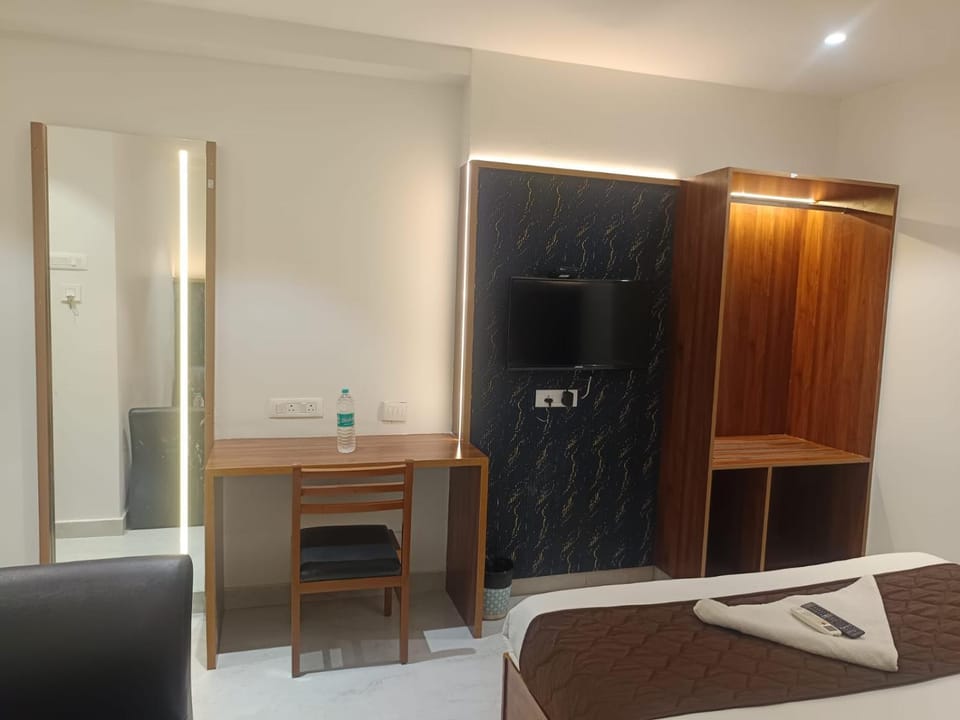 Photo of the whole room, wardrobe