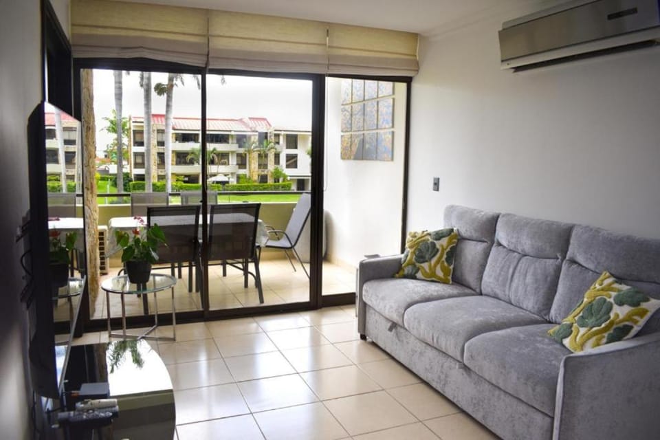 COSTA RICA, Apartamento en condominio Avalon Country Club,Santa Ana, terraza,balcon, restaurante, piscina, tenis,gimnasio Apartment in San Jose