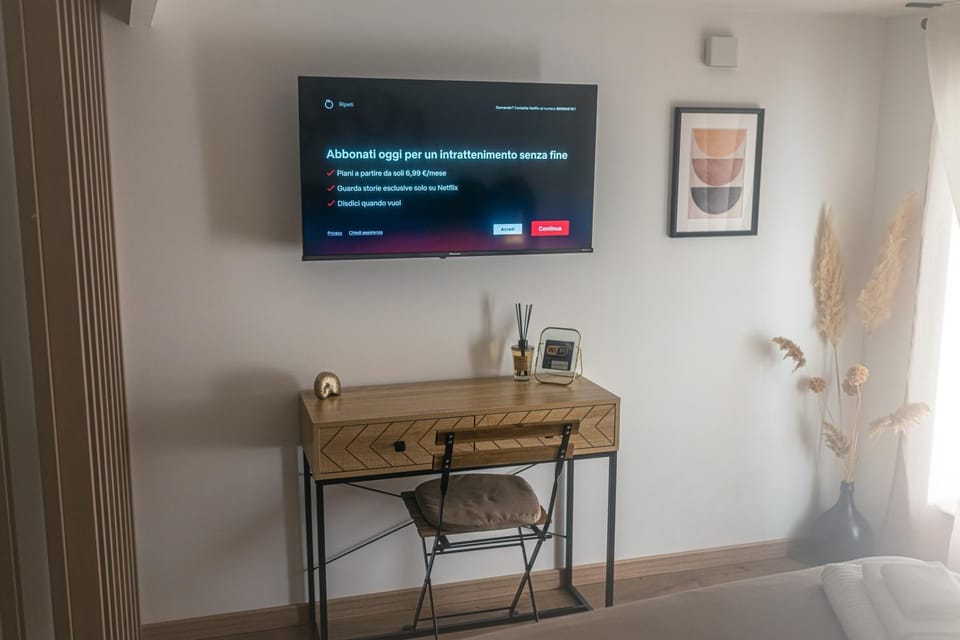 TV and multimedia, Photo of the whole room, Seating area