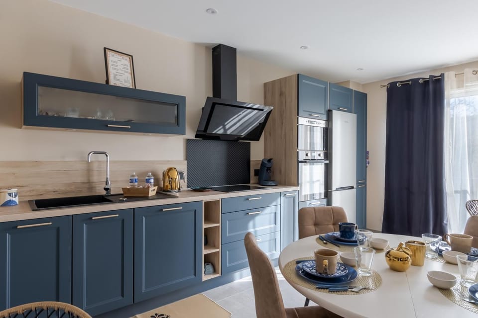 Kitchen or kitchenette, Living room