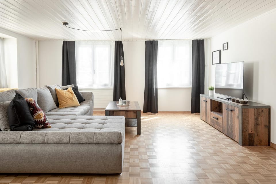 Communal lounge/ TV room, TV and multimedia, Living room, Seating area