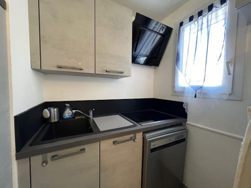 Kitchen or kitchenette, Living room
