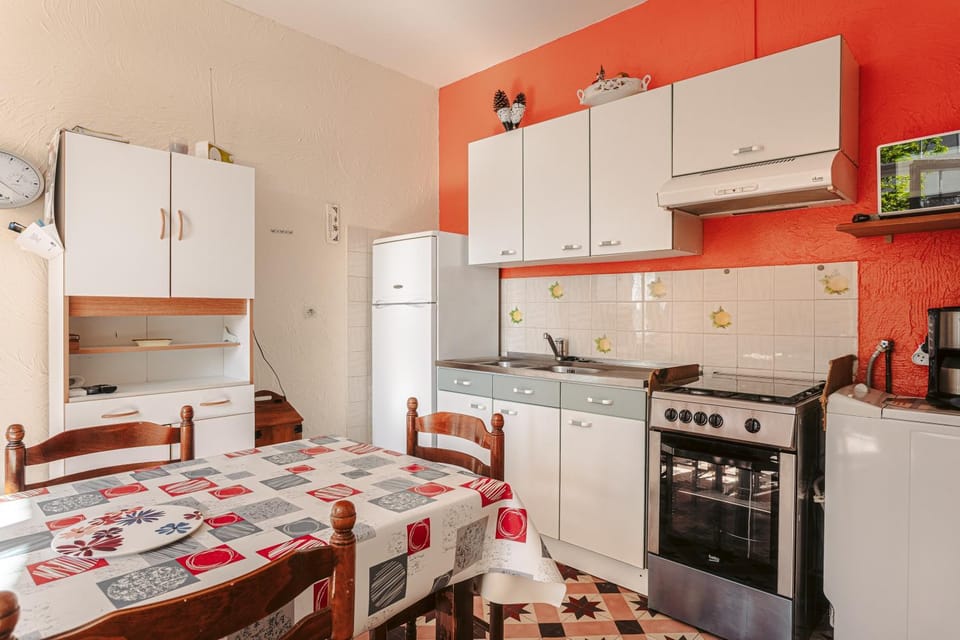 Property building, Kitchen or kitchenette, Living room