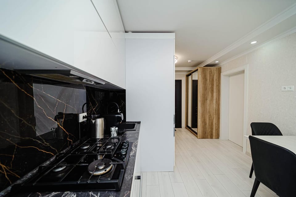 Kitchen or kitchenette, Dining area, stove