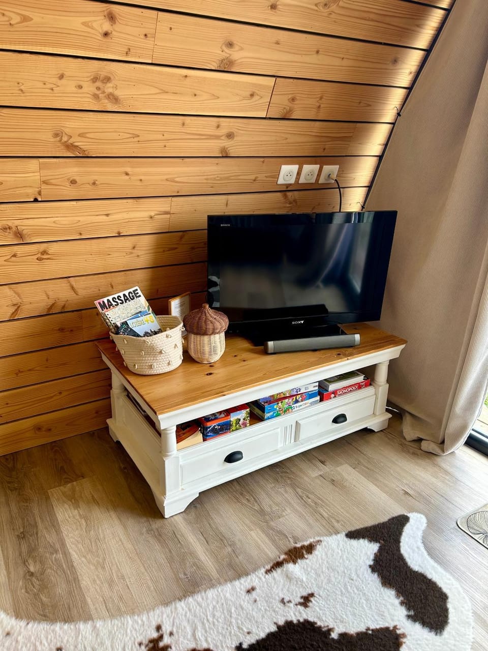 Communal lounge/ TV room