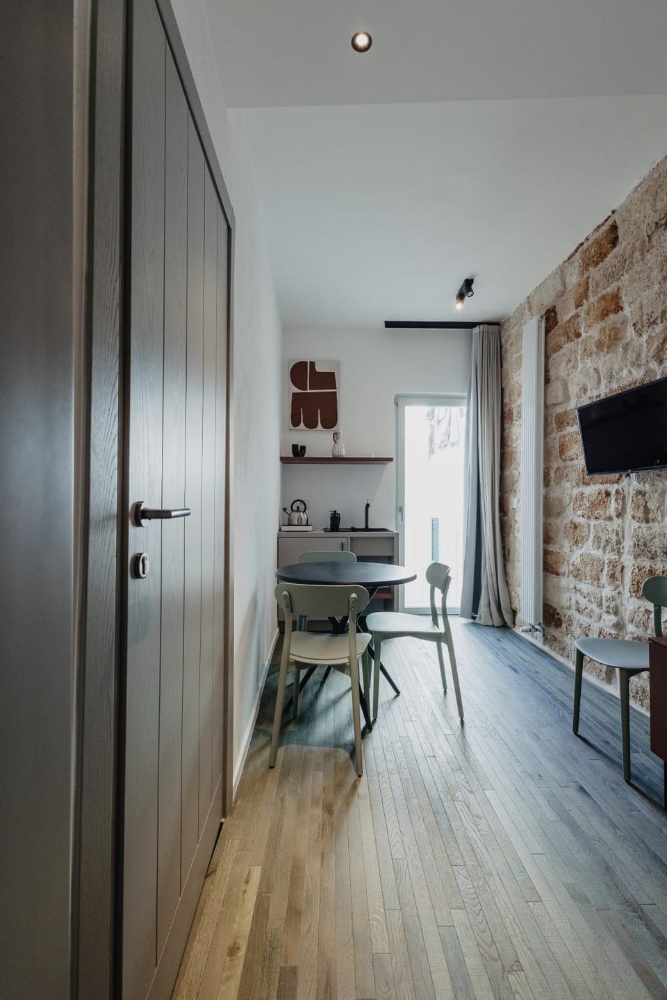 TV and multimedia, Kitchen or kitchenette, Living room, Seating area, Dining area