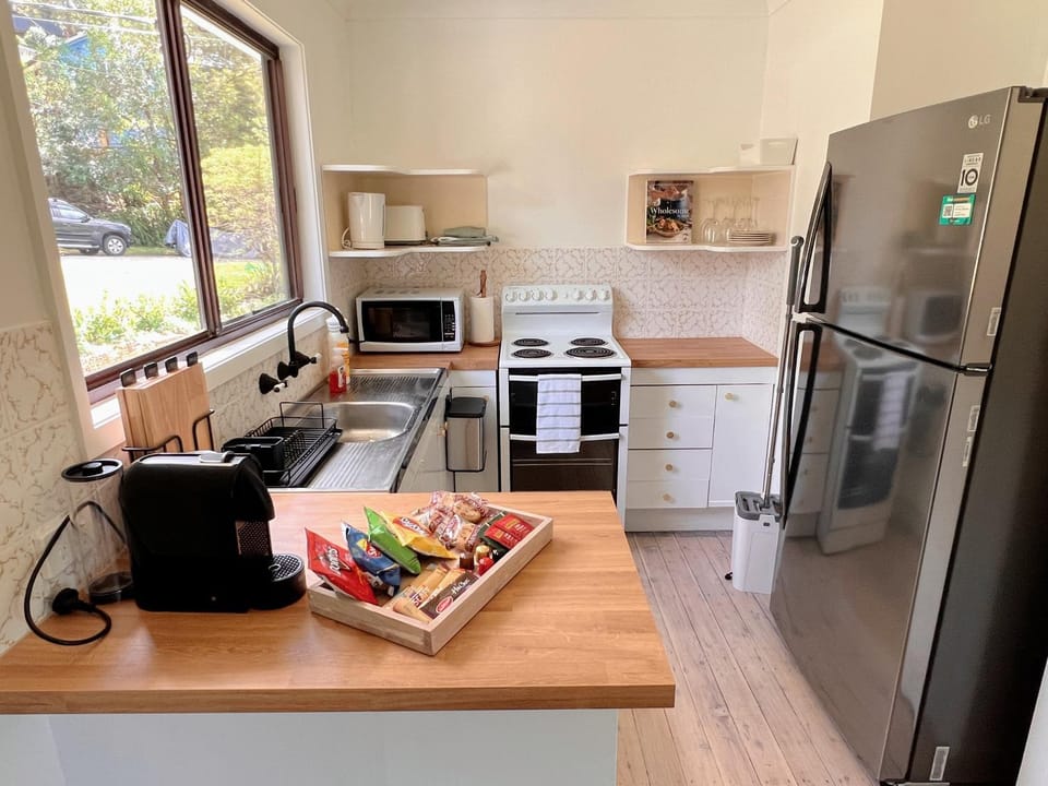 Coffee/tea facilities, Kitchen or kitchenette, Food and drinks, oven, stove, toaster