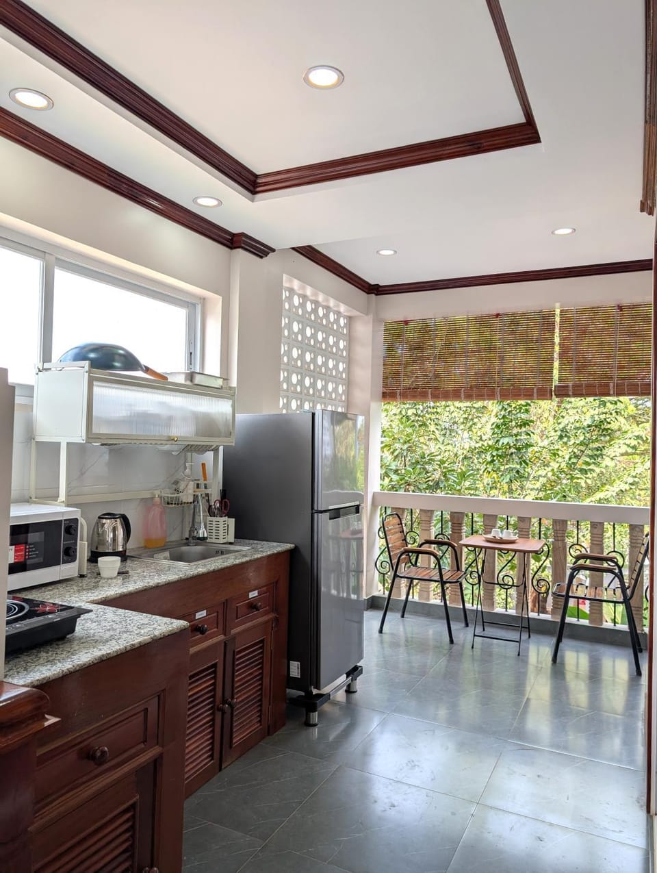 Coffee/tea facilities, Kitchen or kitchenette, Dining area, minibar, toaster