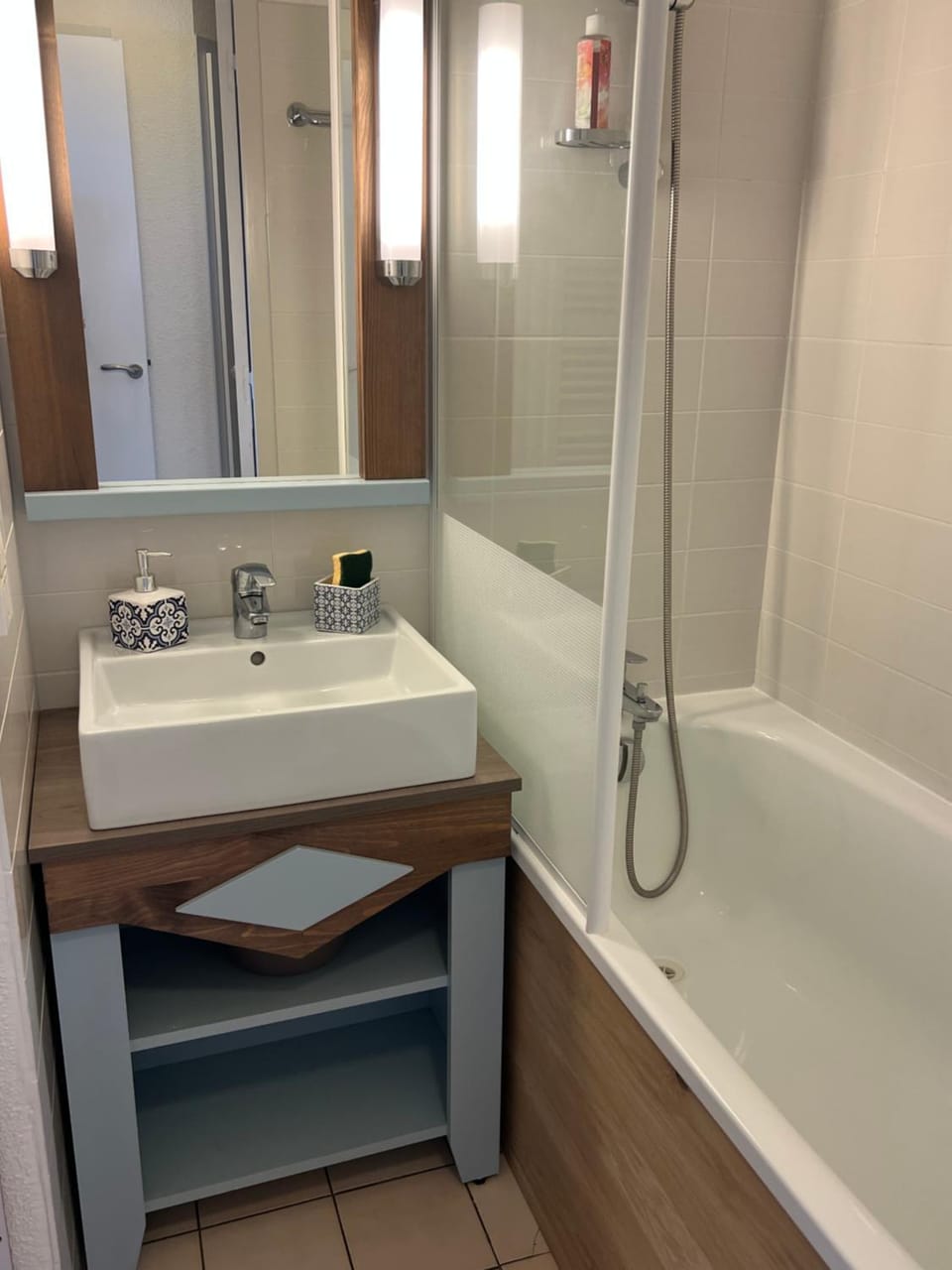Bathroom, Bath, towels