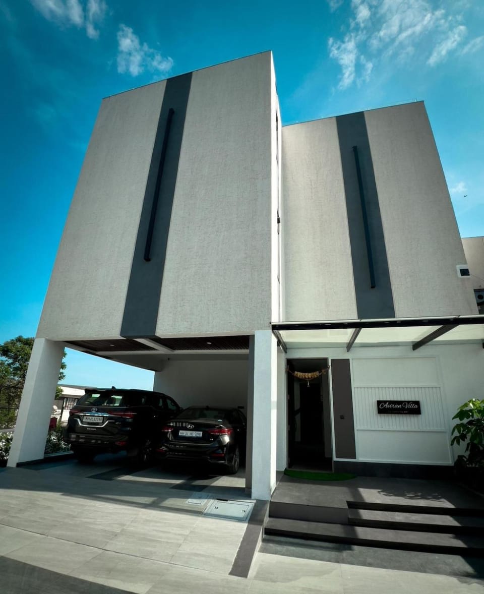 Property building, Facade/entrance, Day, Parking