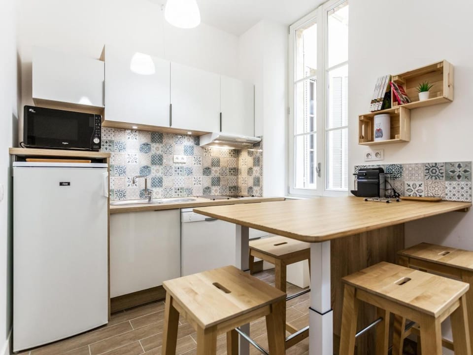 Kitchen or kitchenette, Dining area, dishwasher, toaster