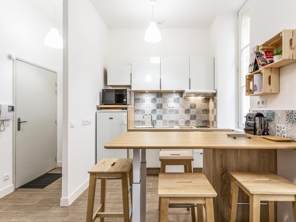 Kitchen or kitchenette, Dining area, dishwasher, stove