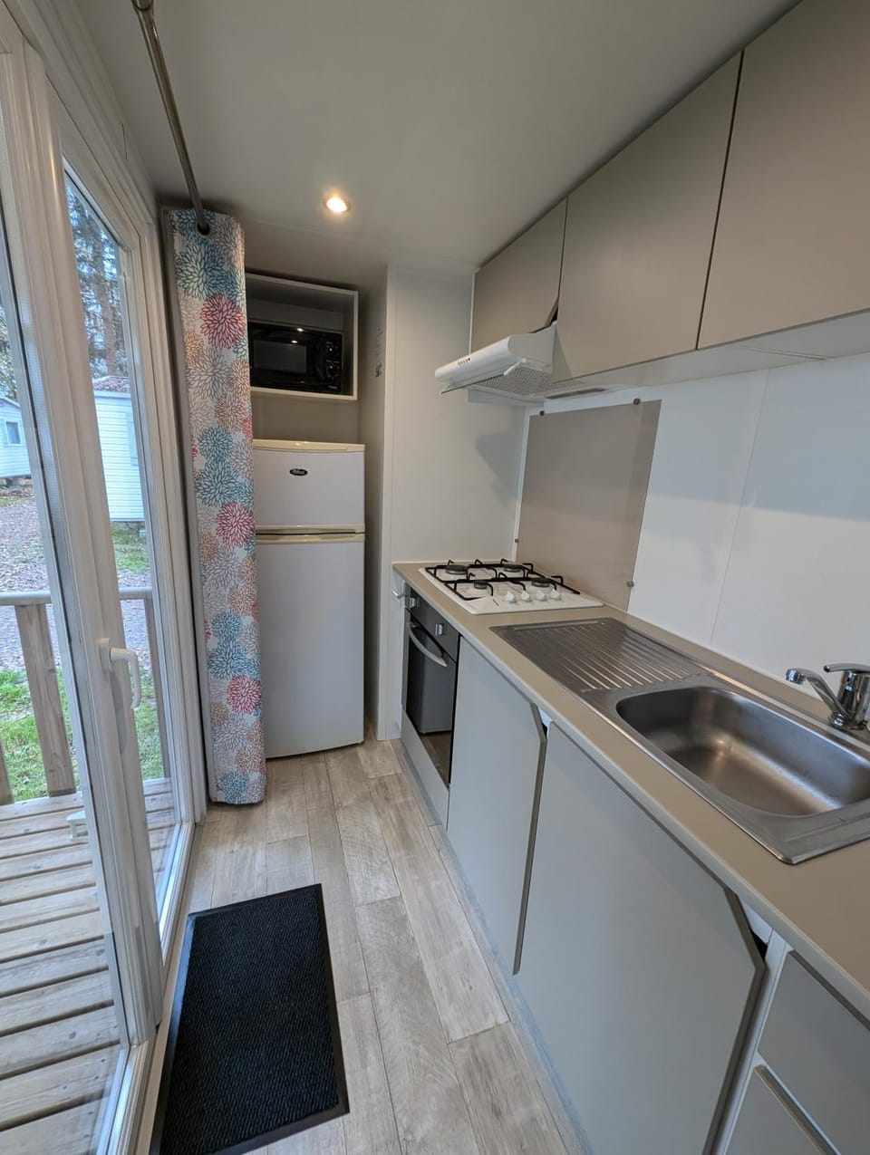 microwave, oven, stove