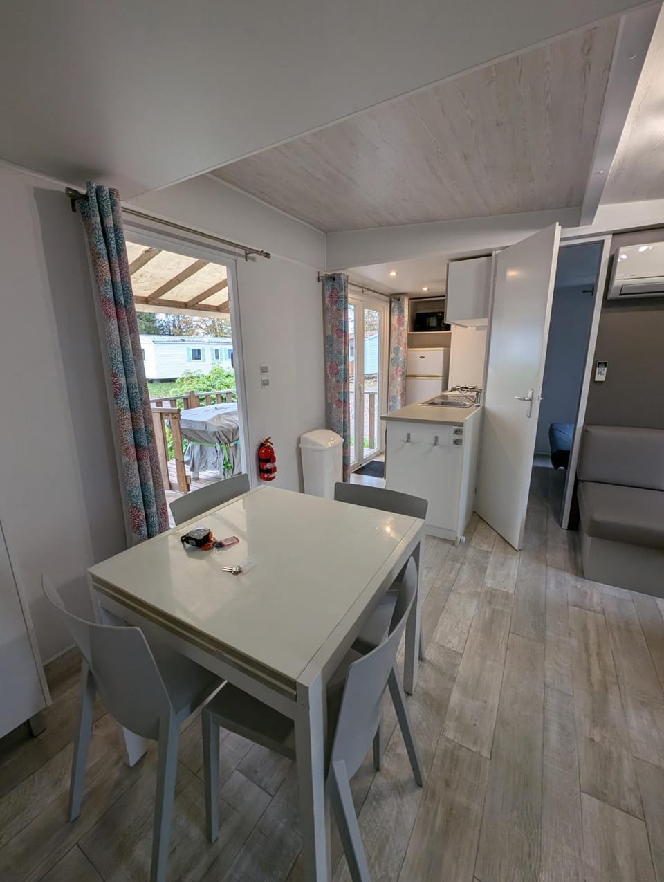 Living room, Dining area, kitchen