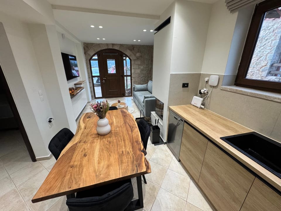 Seating area, Dining area