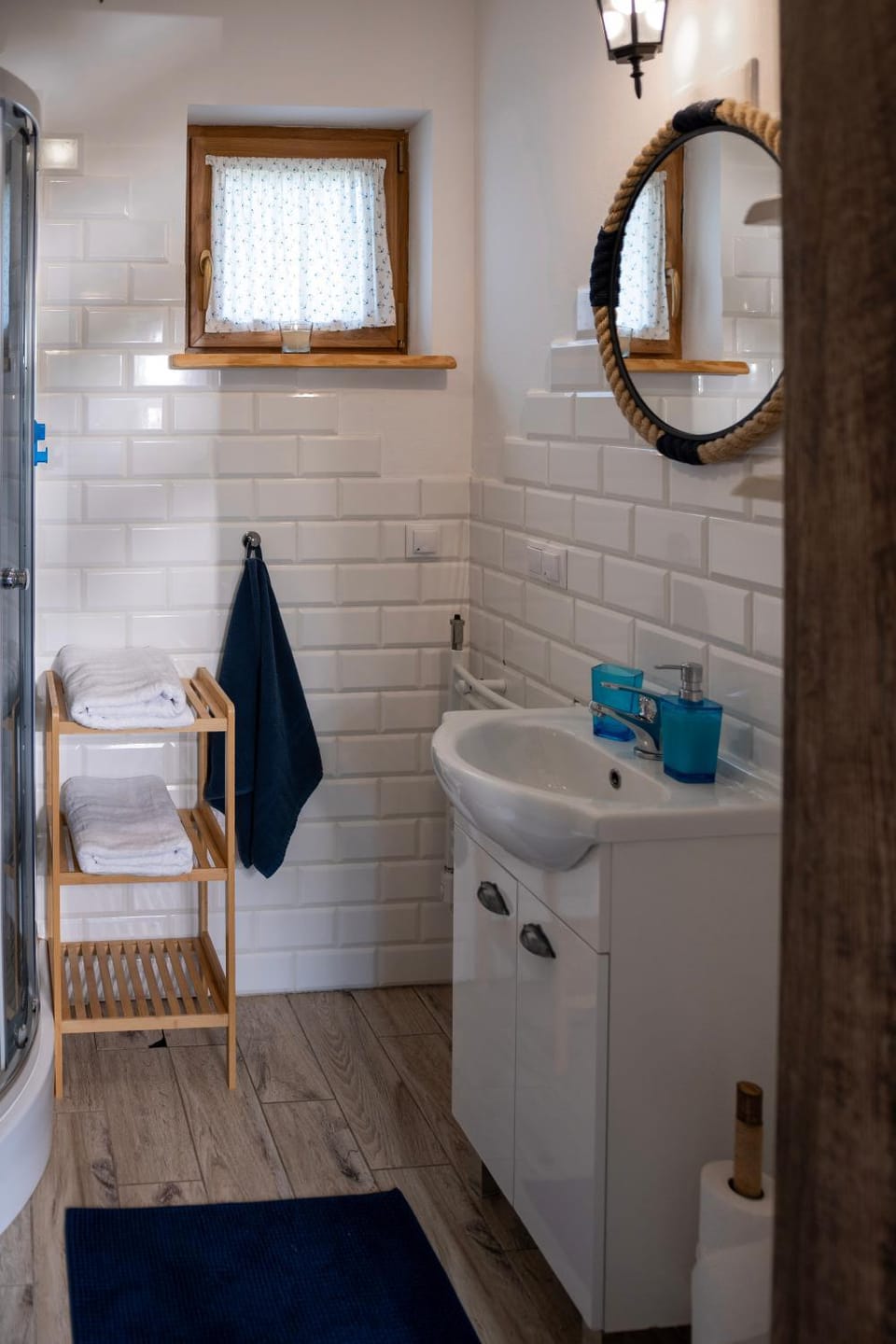 Toilet, Bathroom, towels