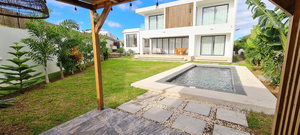 Villa Asahi , Steps from Mont Choisy Beach & Golf Villa in Trou-aux-Biches