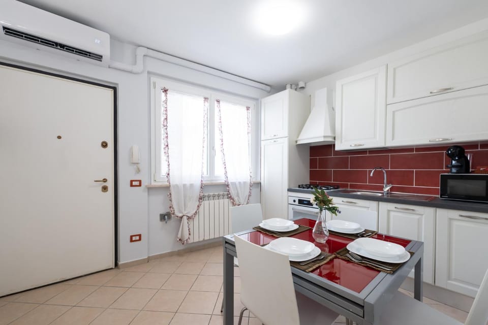Kitchen or kitchenette, oven, stove
