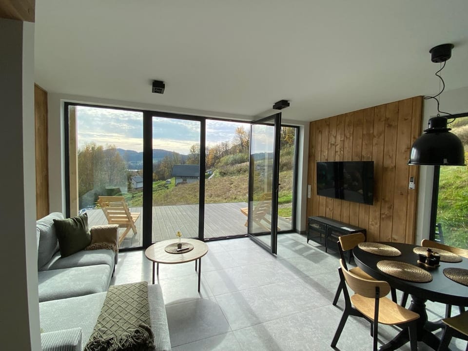 Communal lounge/ TV room, TV and multimedia, Living room, Seating area, Dining area, Evening entertainment