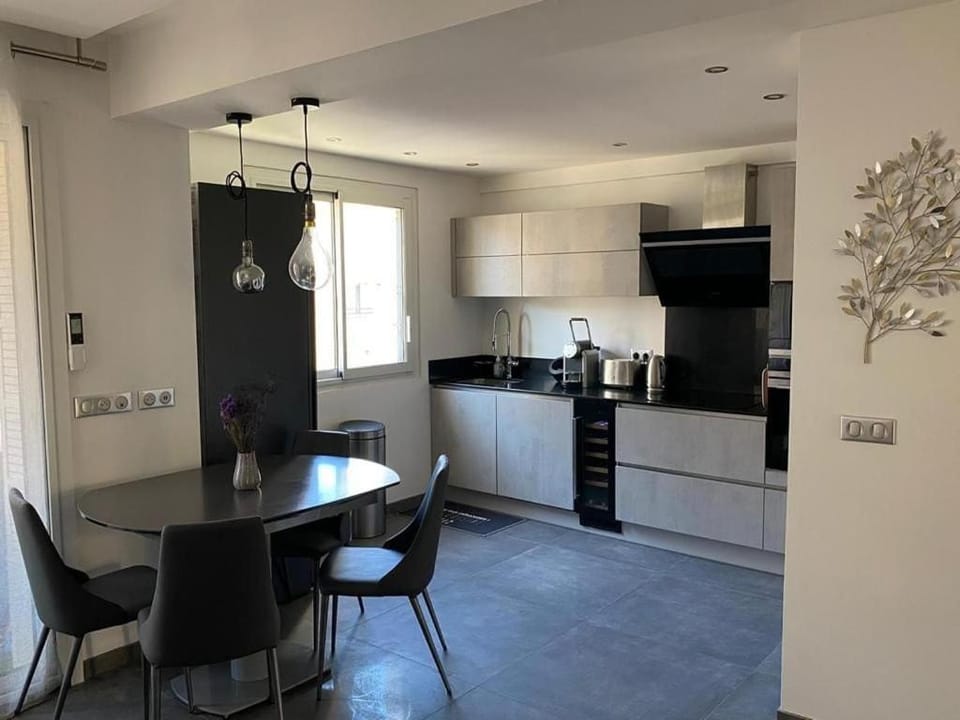 Appartement MIRAMAR 5 couchages Apartment in Cannes
