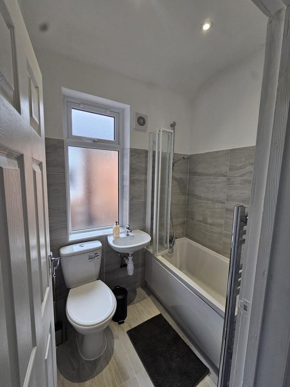 Stunning 4 bedroom House in Crewe Town Centre Apartment in Crewe