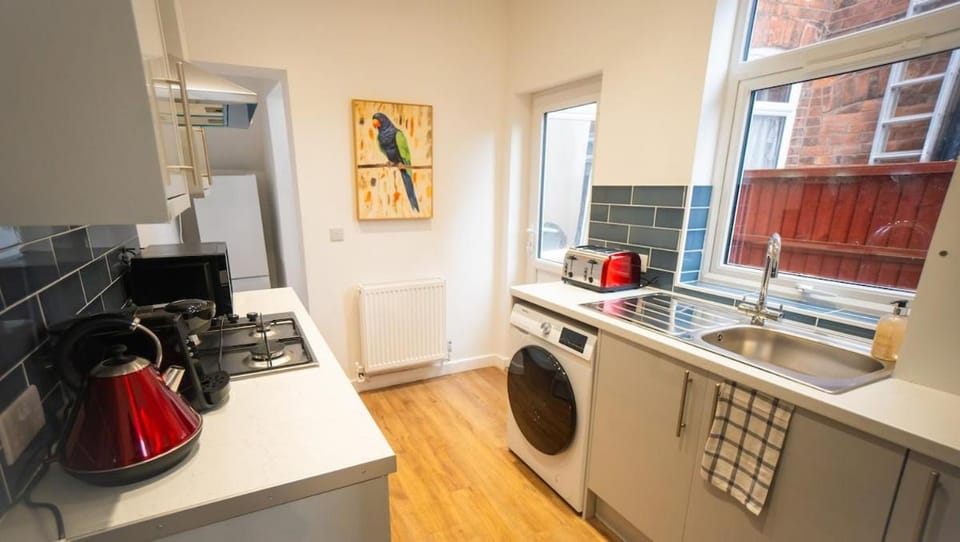 Stunning 4 bedroom House in Crewe Town Centre Apartment in Crewe