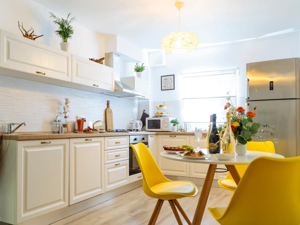 Kitchen or kitchenette, Dining area, dishwasher, oven, stove