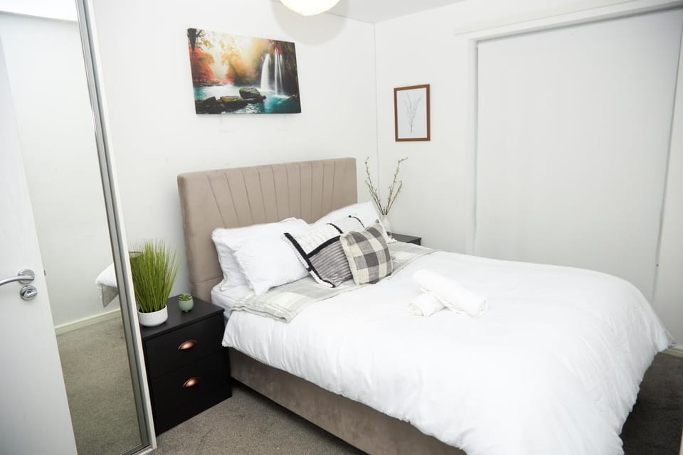 Bed, Other, Bedroom, Guests, towels
