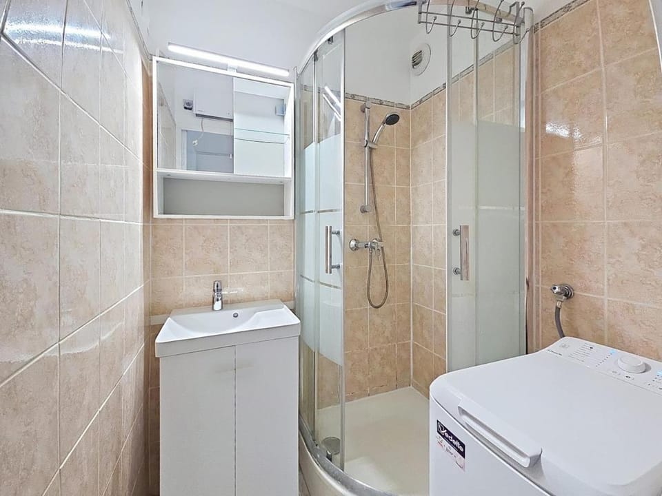 Vacation apartment near sea with private parking Apartment in Antibes